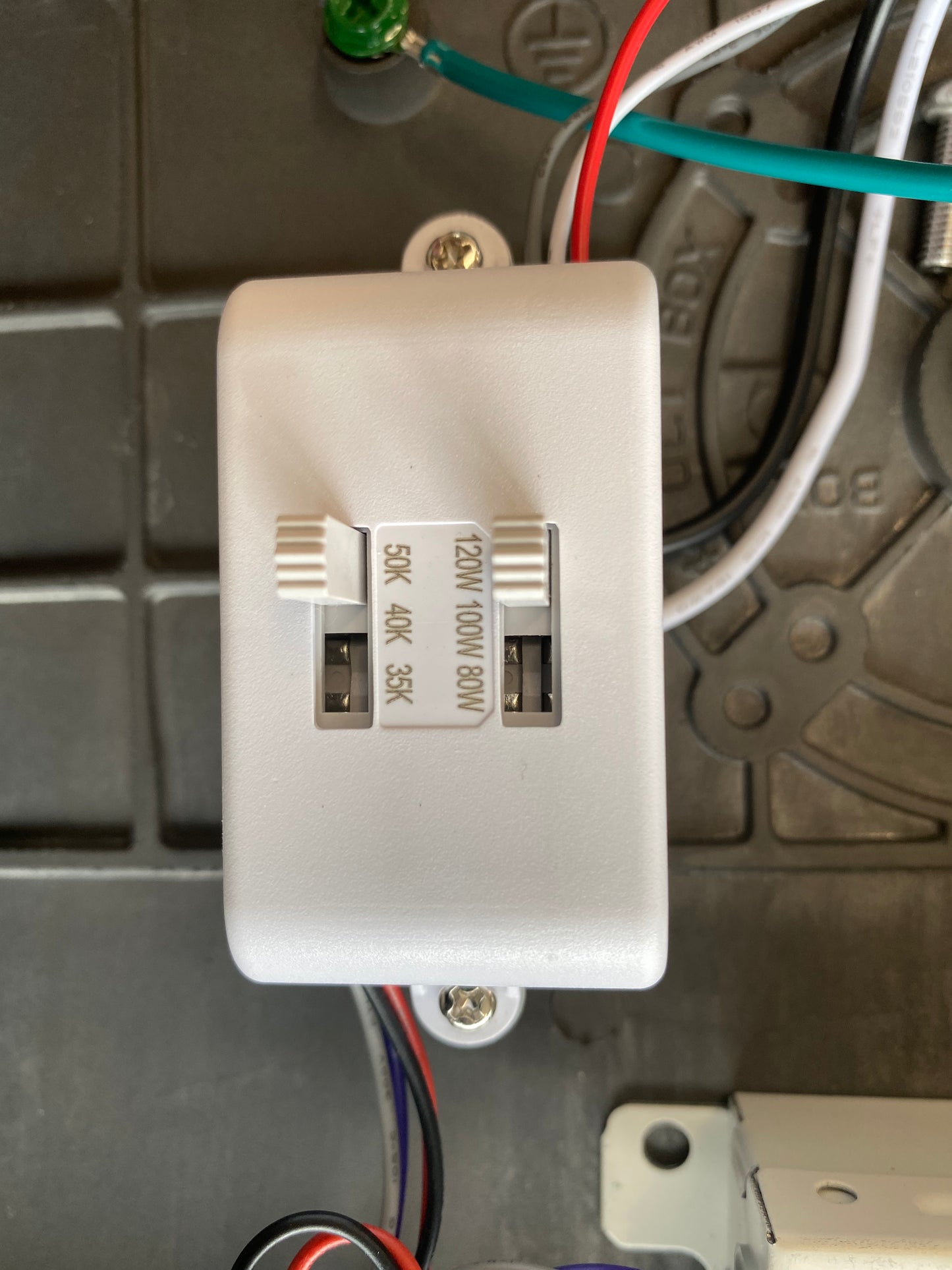 Wall Pack WATTAGE SWITCHABLE (45w/60w/80w) 3CCT SWITCHABLE (3500K/4000K/5000K) PRE-INSTALLED PHOTO EYE - GLASS LENS